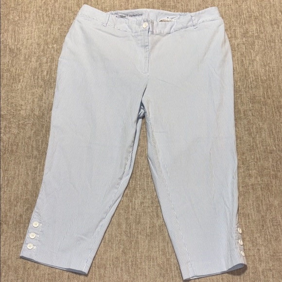 18 wp Talbots perfect crop blue white stripe button at ankle - Picture 1 of 5